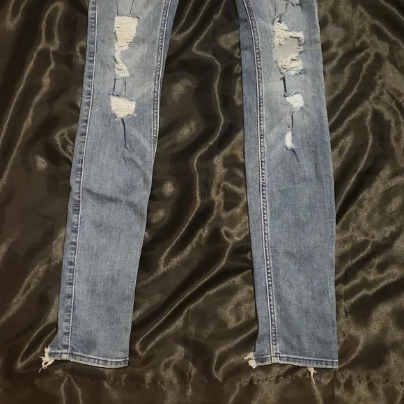 Hollister Jeans - Picture 6 of 15